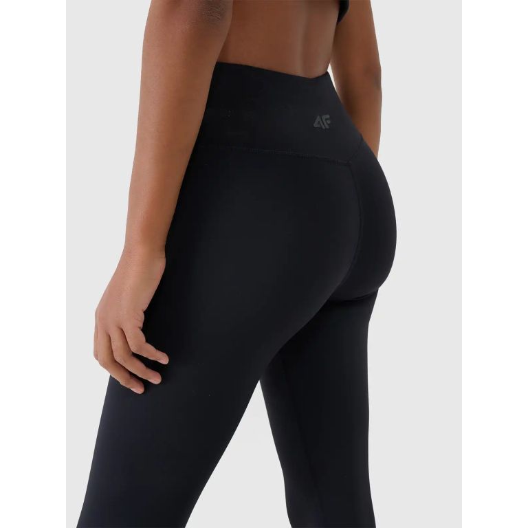 4F Malla técnica FNK Slim Fit Women