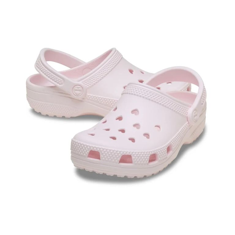 CROCS Classic Hearts Cut Out Corazones - Par en ángulo
