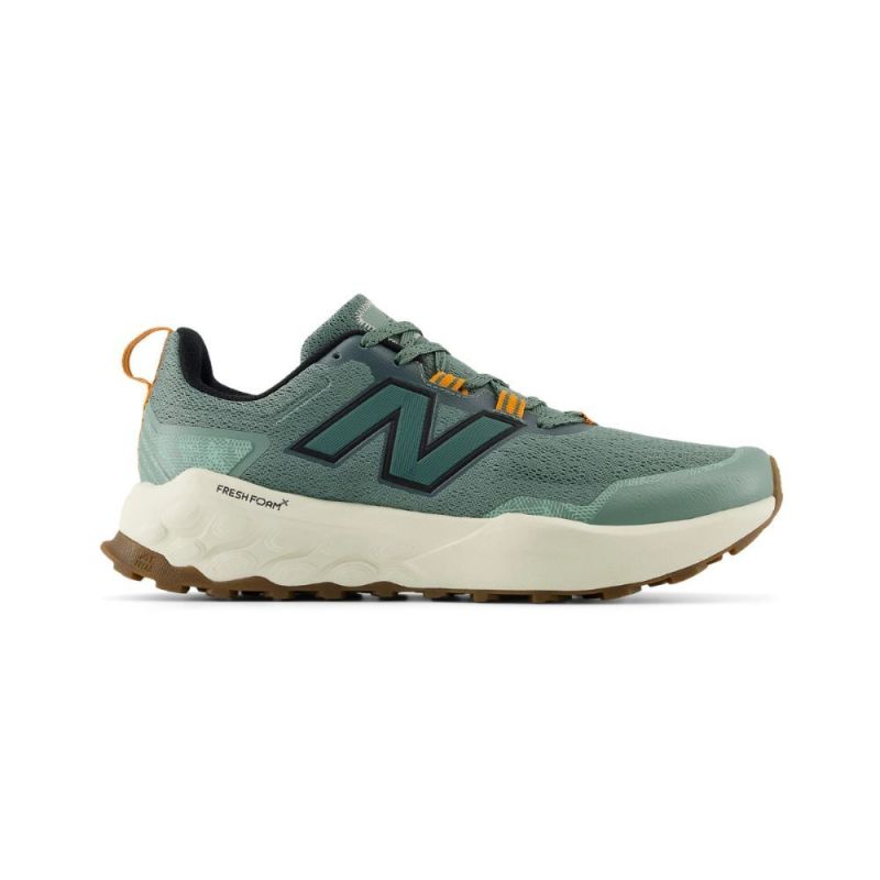 New Balance GAROV2: Comodidad y estilo para cada día.