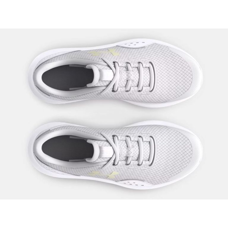 Under Armour Surge 4 Junior: Ready for action!
