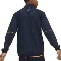 Windbreaker jacket: Protection and lightness.